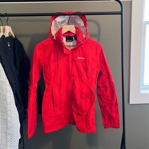 Red marmot raincover